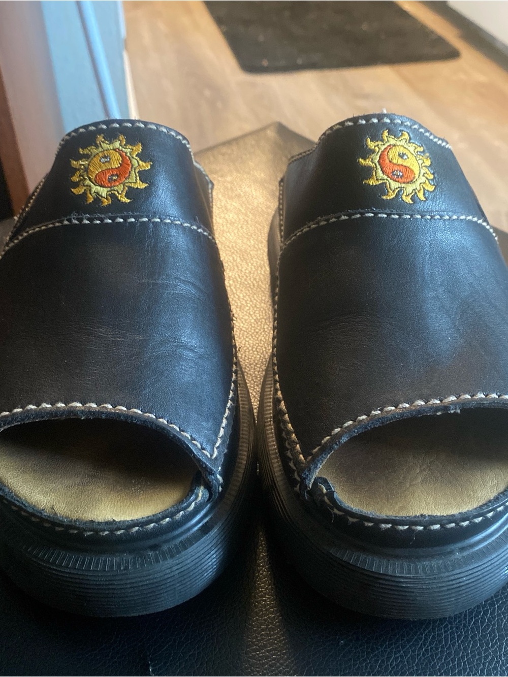 Dr. Martens Ying Yang Sun slides - Picture 2 of 6